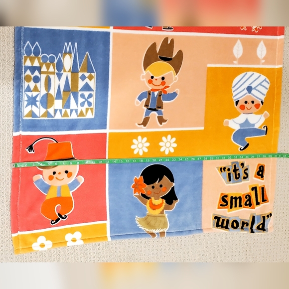 Disney Parks "It's A Small World"  Plush Throw Blanket, Colorblock 40"×60", New - Picture 10 of 15